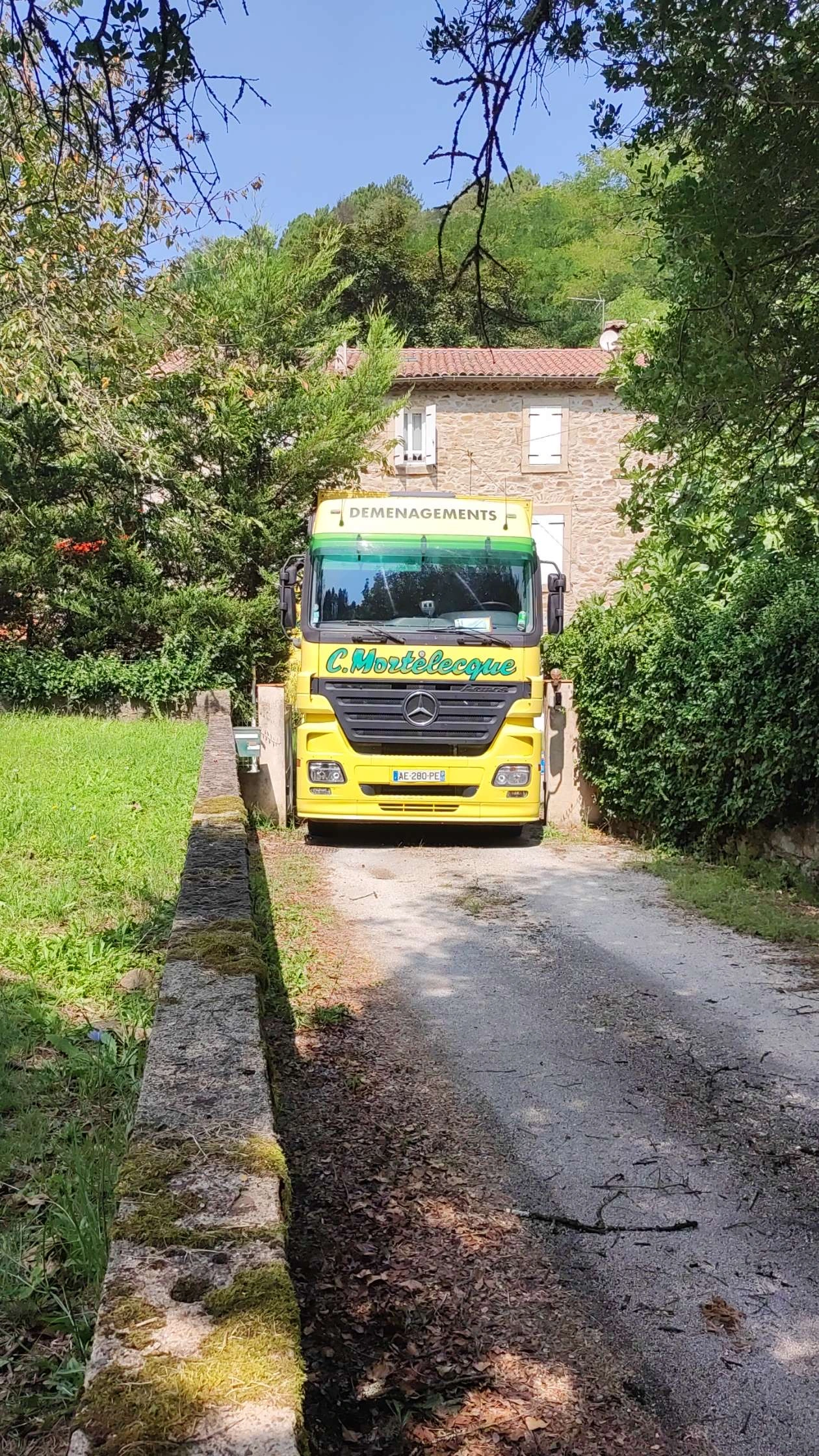 Nos moyens et véhicules - Camion de déménagement Mortelecque